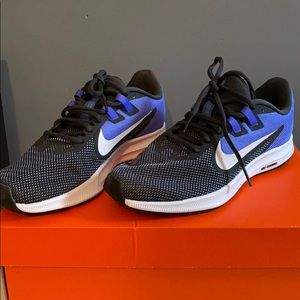 Nike women’s Downshifter sneakers NWT size 7